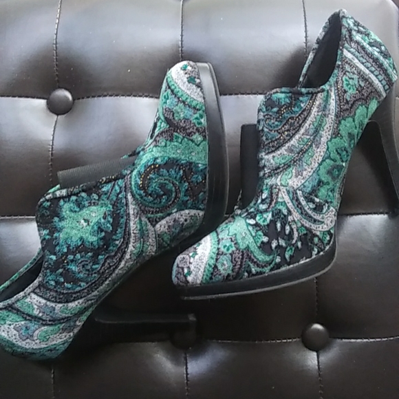 *Recent Price Drop*Diba Paisley Tapestry Ankle Booties - Picture 7 of 8